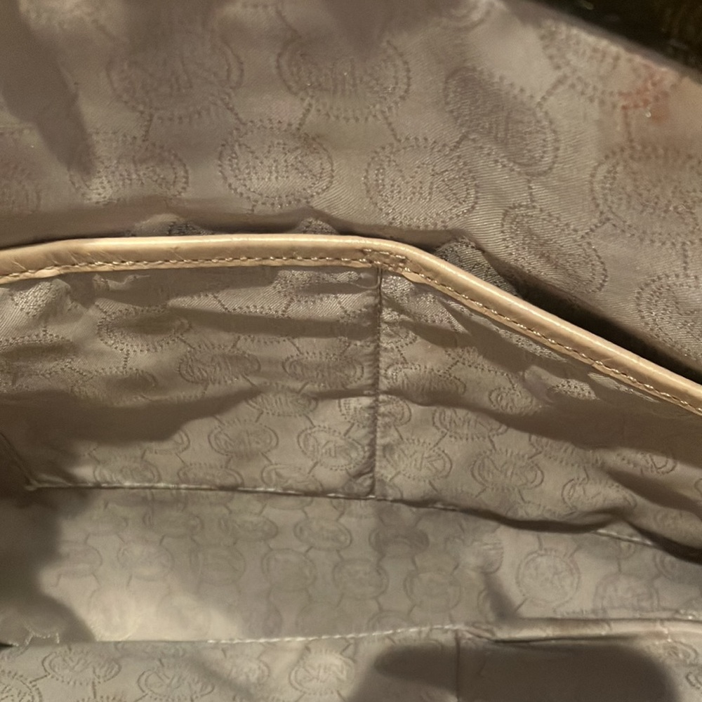 Michael Kors purse like new - Picture 4 of 4